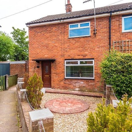 Cheerful 3 Bedroom Home With Parking Near Chester Saughall Esterno foto