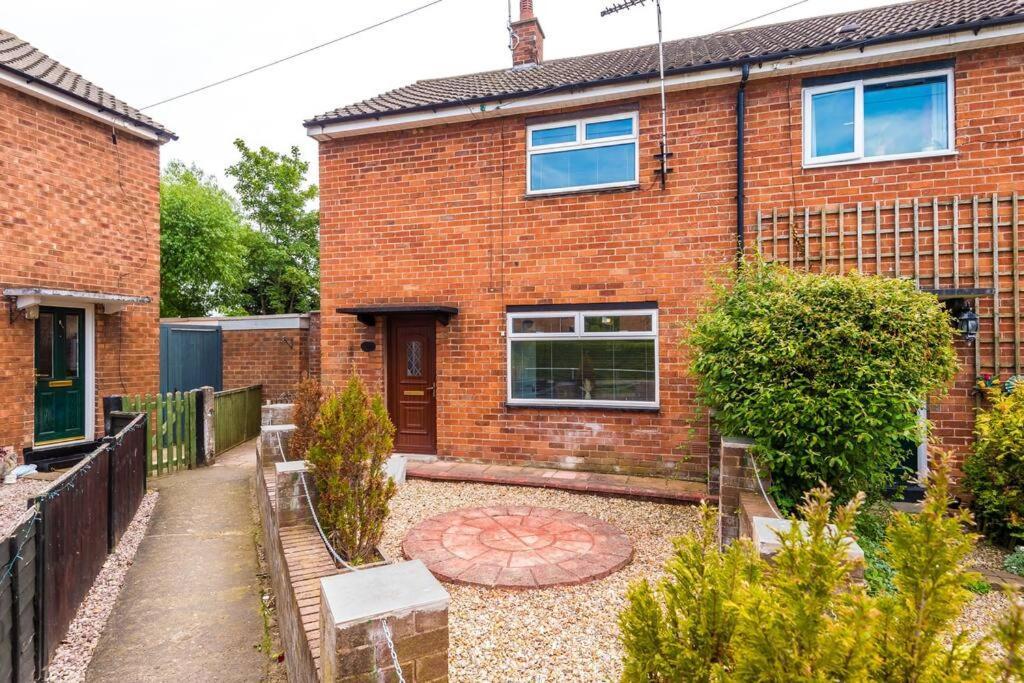 Cheerful 3 Bedroom Home With Parking Near Chester Saughall Esterno foto