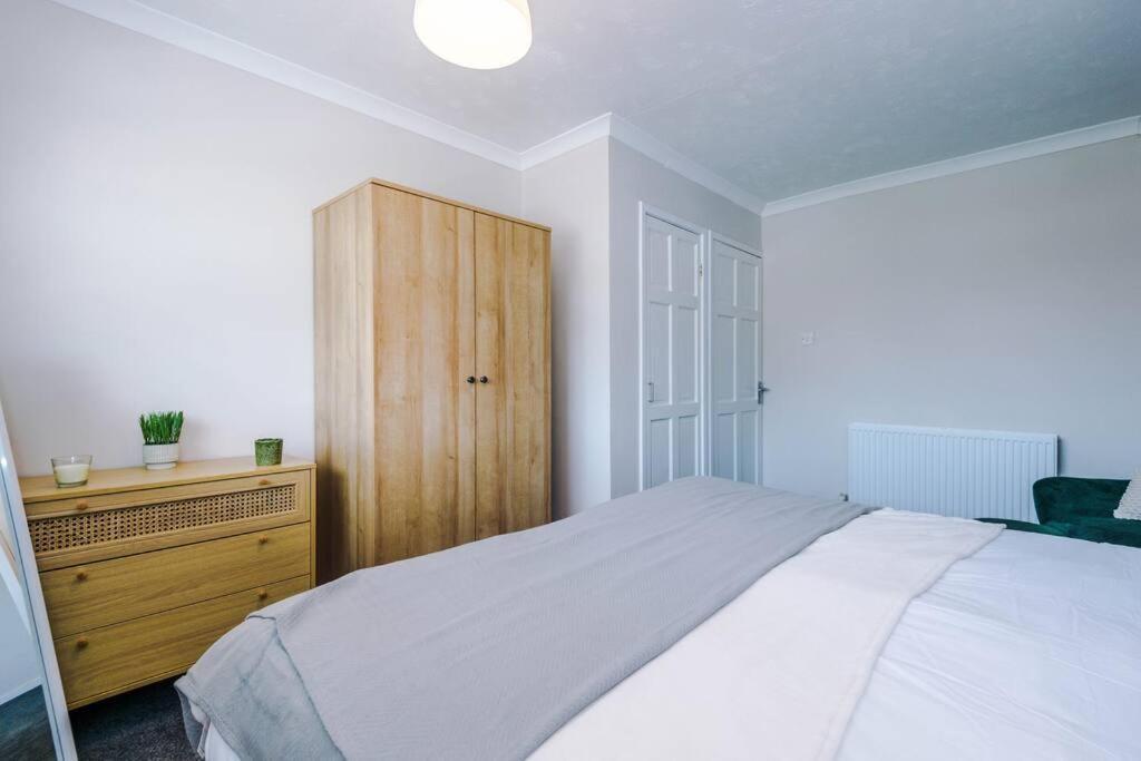 Cheerful 3 Bedroom Home With Parking Near Chester Saughall Esterno foto