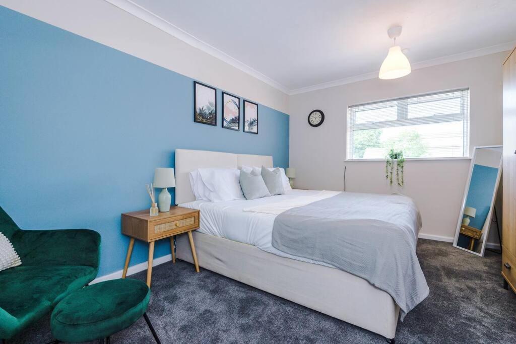 Cheerful 3 Bedroom Home With Parking Near Chester Saughall Esterno foto