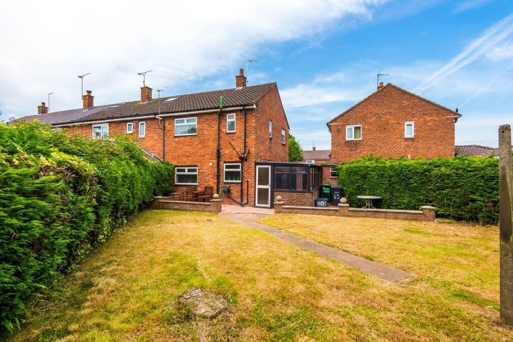 Cheerful 3 Bedroom Home With Parking Near Chester Saughall Esterno foto